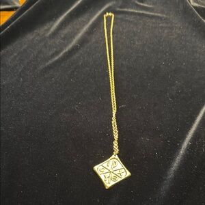 Gold Tone Pendant Necklace